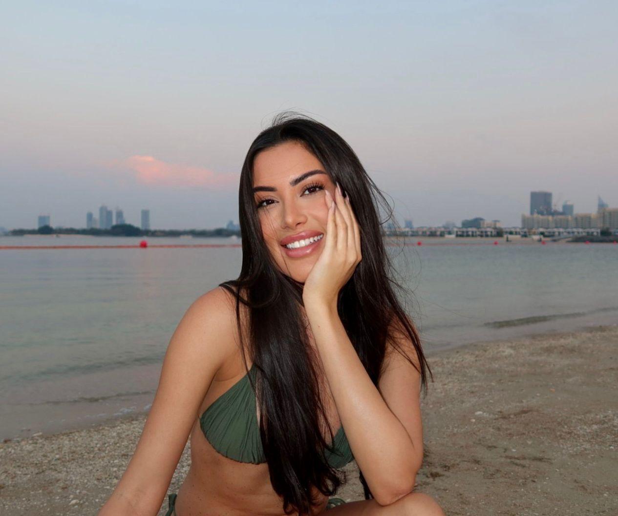 Escort - KARINA - Ibiza Tops